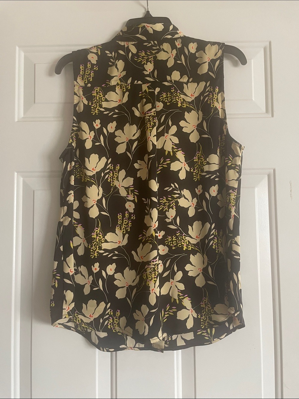 CAbi Black Sleeveless Floral Button-Front Blouse with Cream Floral Print - Picture 2 of 3